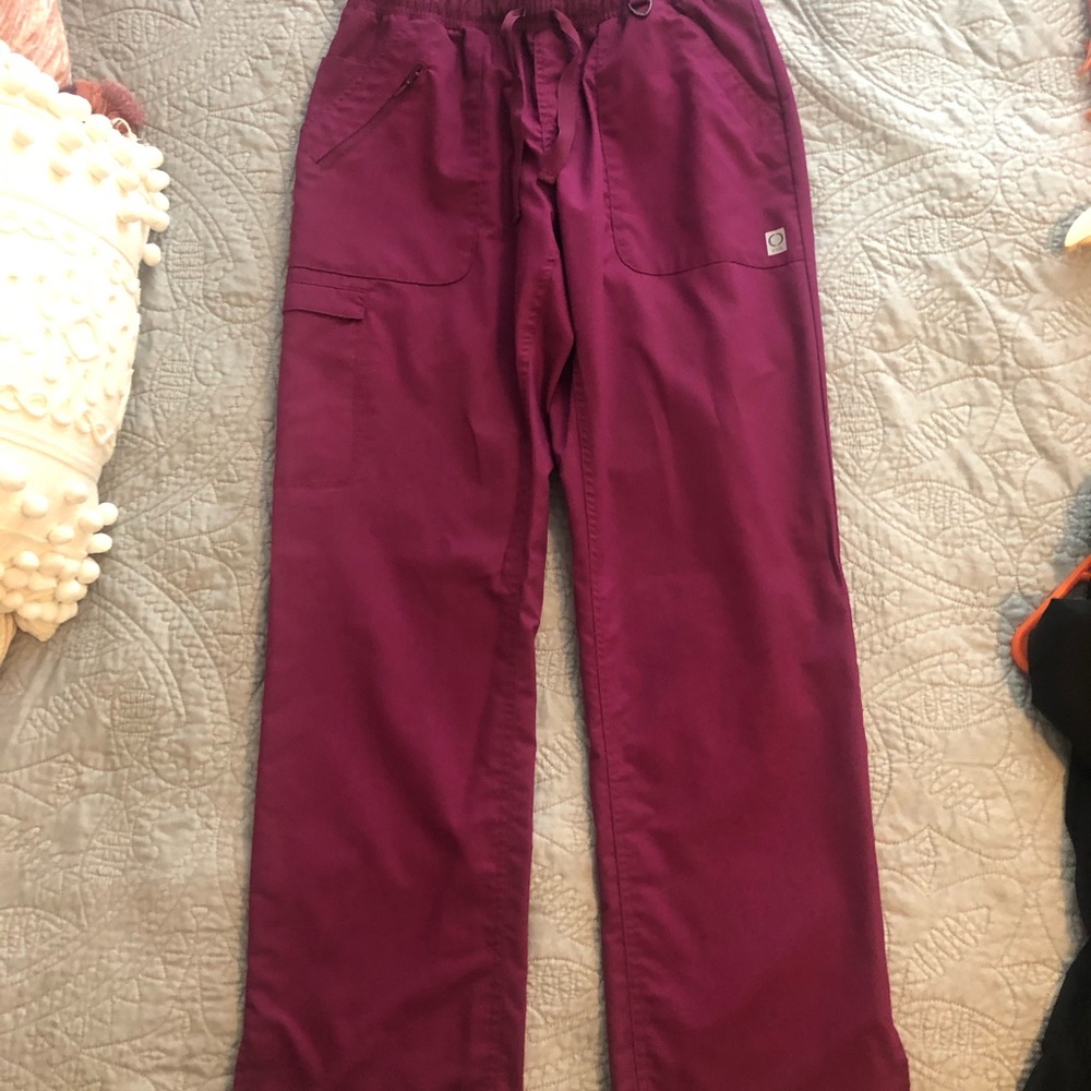 Womens EON scrub set